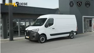 Renault Master T35 2.3 dCi 135 L2H2 Comfort | Direct Leverbaar | Navigatie | Parkeersensoren | Airco | Cruise Control | Vloerplaat In Laadruimte